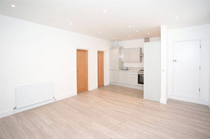 1 Bedroom Flat To Rent In Langley Road, Watford, Hertfordshire, Dr, Watford, WD17