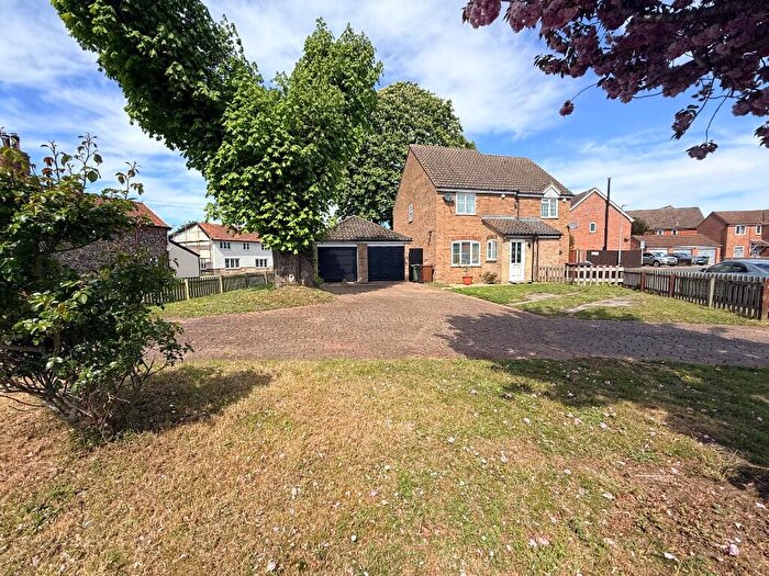 3 Bedroom Semi-Detached House For Sale In Thorpe Drive, Attleborough, Norfolk, NR17