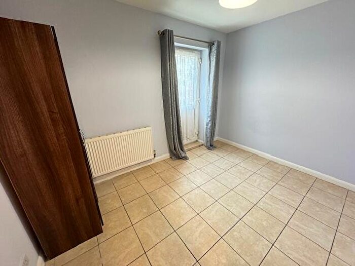 3 Bedroom Flat To Rent In Wightman Road, London, N8