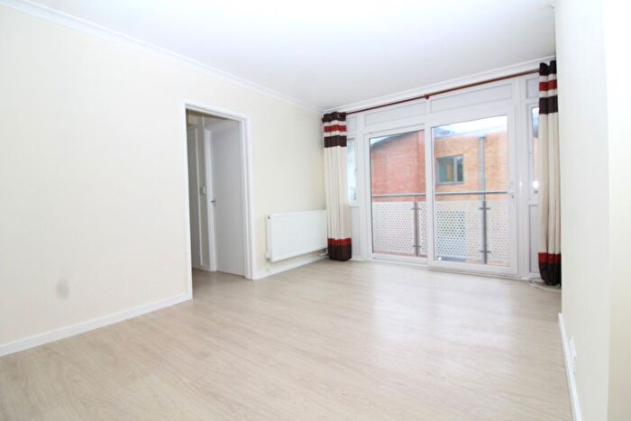 1 Bedroom Flat To Rent In Whitethorn Place, Derwen Fawr, Sketty, Swansea, SA2