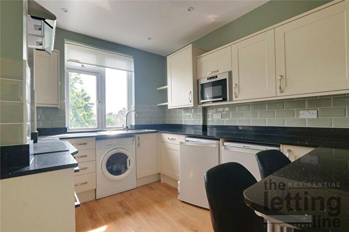 1 Bedroom Maisonette To Rent In Myrtle Grove, Enfield, Middlesex, EN2