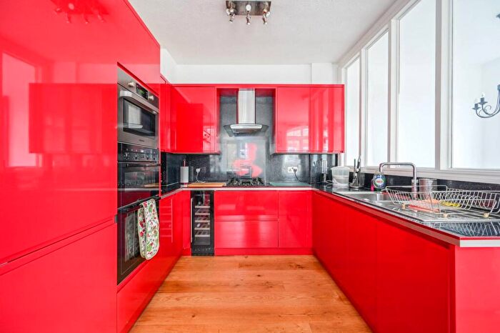 2 Bedroom Terraced House For Sale In Narrow St, Limehouse, London, E14