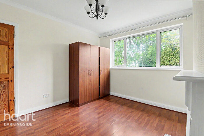 2 Bedroom Maisonette For Sale In Brunswick Gardens, Hainault, IG6