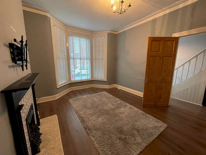 3 Bedroom House To Rent In Crawford Avenue, L18