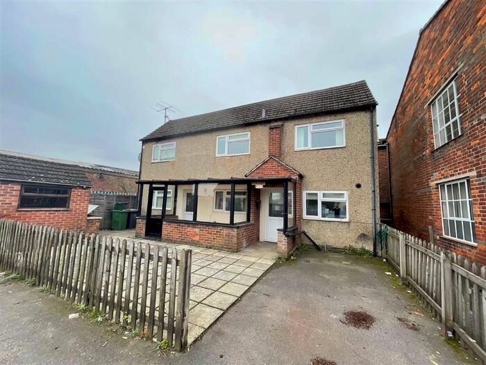 2 Bedroom Detached House To Rent In Hambridge Road, Newbury RG14