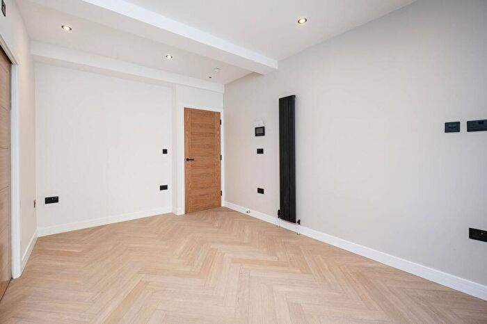 Studio To Rent In East Passage, Farringdon, London, EC1A