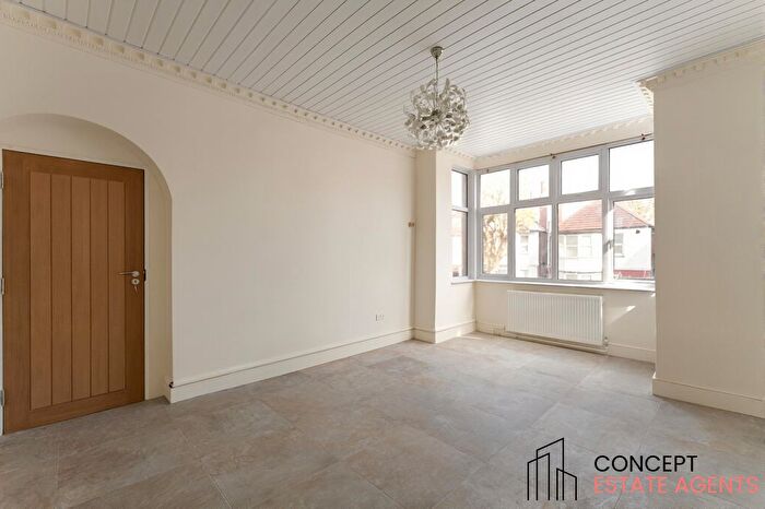 2 Bedroom Flat To Rent In Chichele Road, Brent, NW2