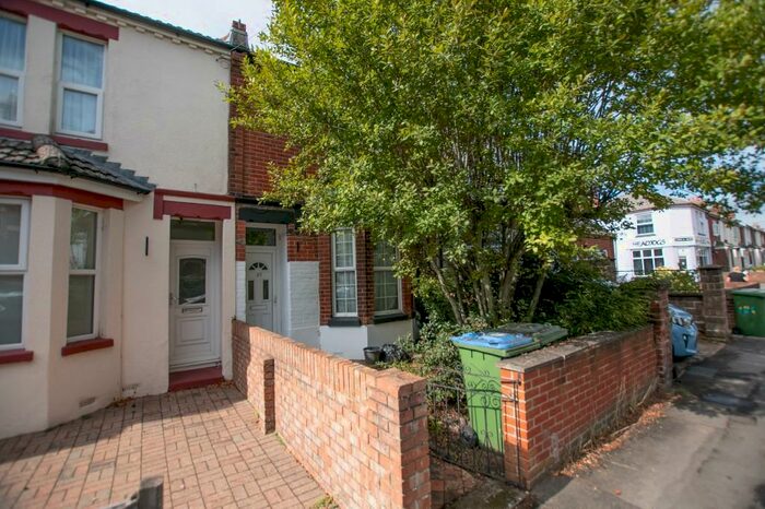 3 Bedroom Terraced House To Rent In Ludlow Road, Itchen, Hampshire, SO19
