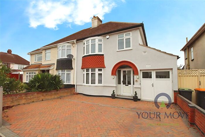 3 Bedroom Semi-detached House To Rent In Gloucester Road, Bedford, Bedfordshire, MK42