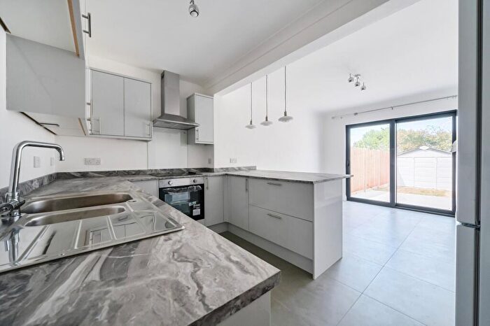 3 Bedroom Bungalow To Rent In Kingswood Avenue Belvedere, DA17