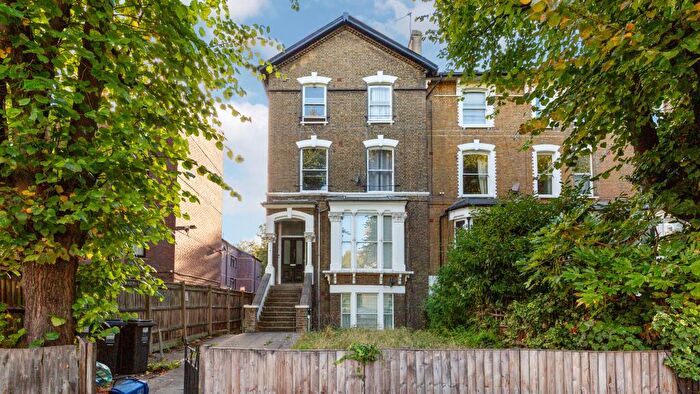 3 Bedroom Flat For Sale In Flat A, Amhurst Road, Hackney, London, E8
