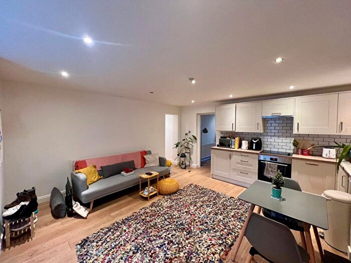1 Bedroom Flat To Rent In Wells Walk, Ilkley, West Yorkshire, LS29