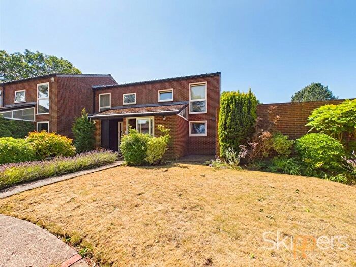 3 Bedroom End Of Terrace House For Sale In Linton Glade, Croydon, CR0