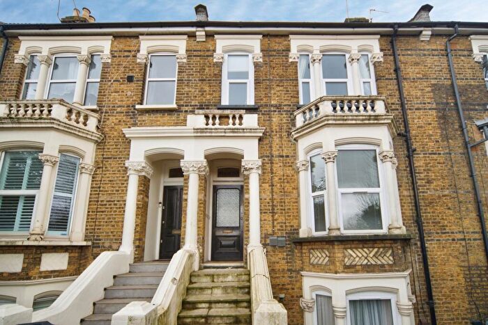 1 Bedroom Flat For Sale In Hollybush Hill, London, E11