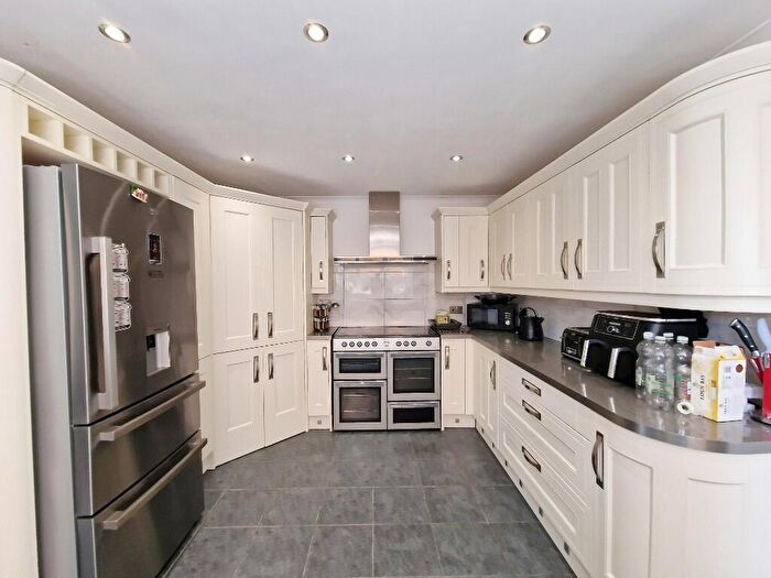 3 Bedroom Semi-Detached House For Sale In Bramley Way, CM3