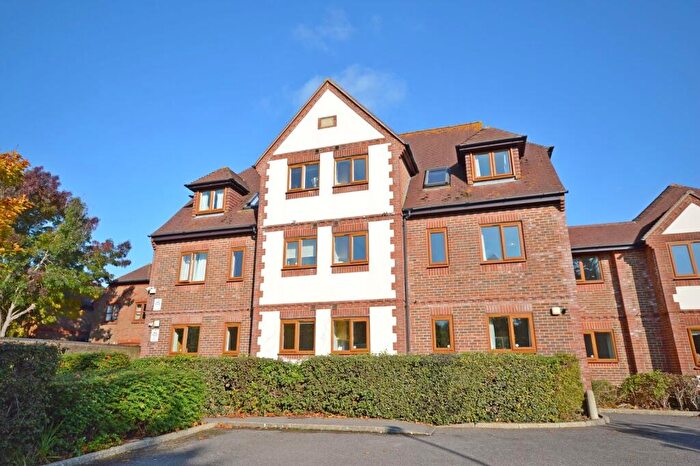 2 Bedroom Flat To Rent In St Christopher's Close, Chichester, PO19