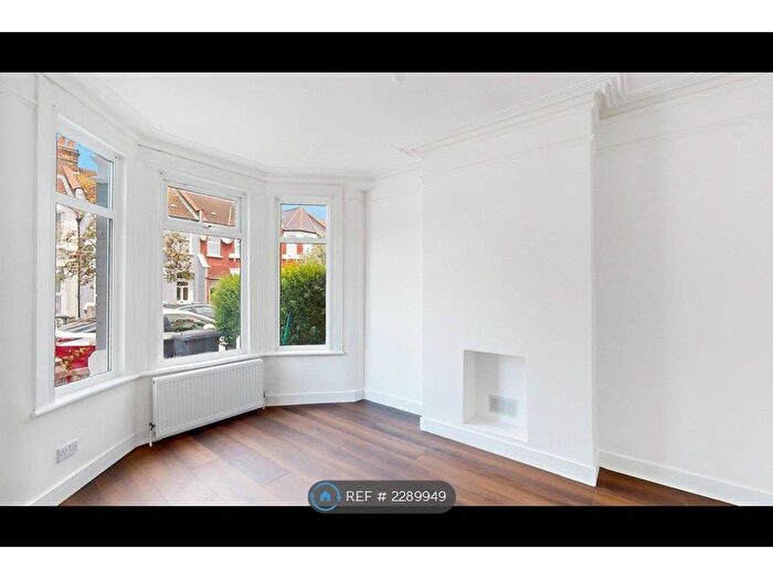 3 Bedroom Maisonette To Rent In Lyndhurst Road, London, N22