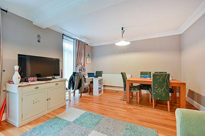 2 Bedroom Flat To Rent In Grange Road, Ealing, London, W5