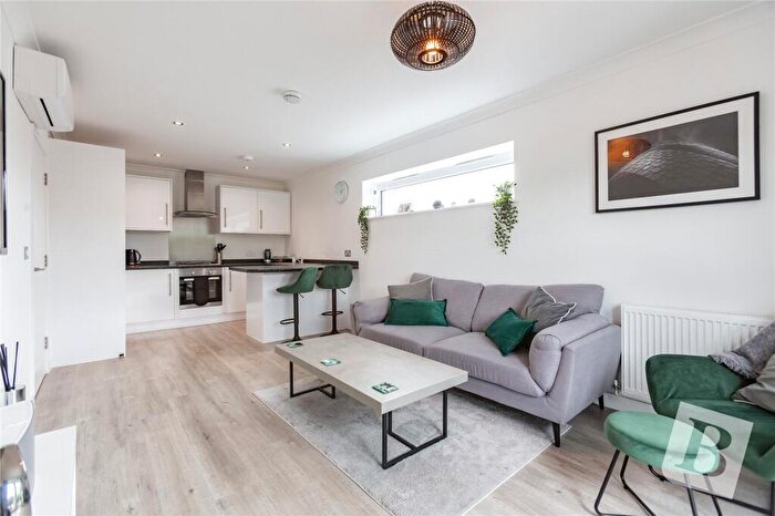 2 Bedroom Apartment For Sale In Upminster Road, Upminster, RM14