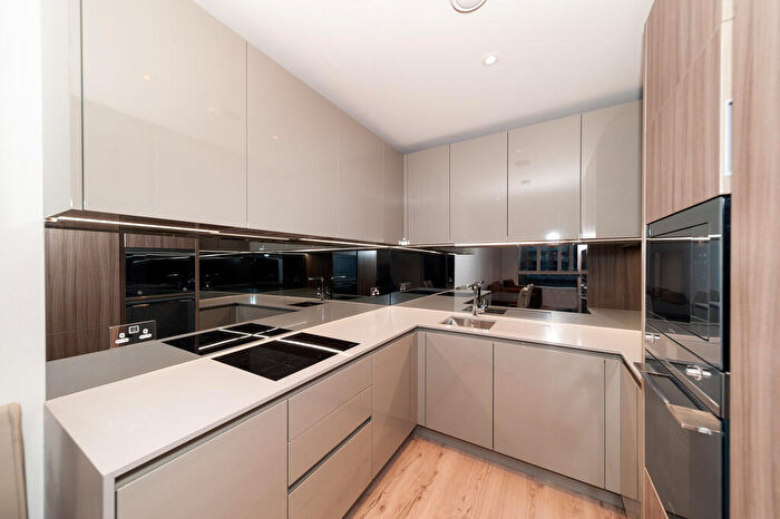 1 Bedroom Apartment To Rent In Smithfield Square, Crouch End, N8