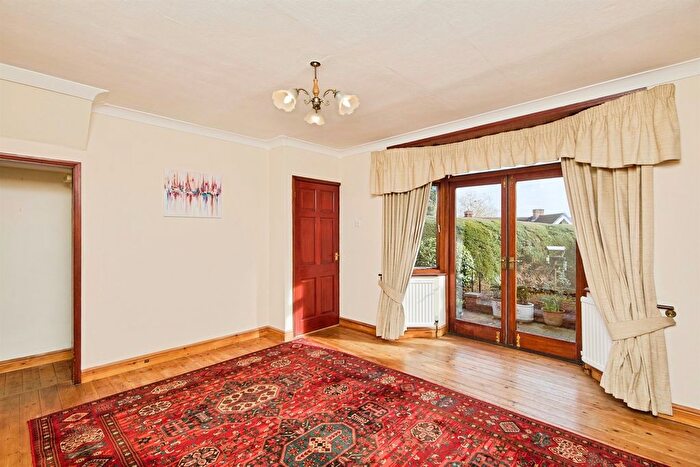 3 Bedroom Semi Detached House For Sale In Hawthorne Avenue, Tibshelf, Alfreton, DE55