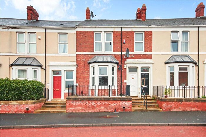 2 Bedroom Flat For Sale In Rawling Road, Gateshead, Tyne And Wear, NE8