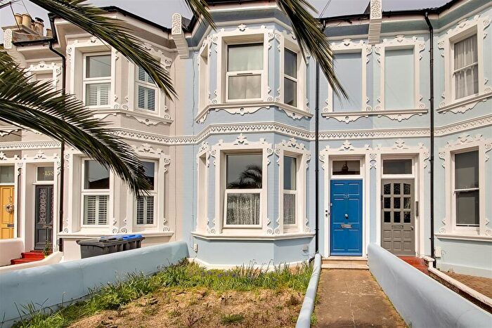 1 Bedroom Flat For Sale In Lyndhurst Road, Worthing, BN11