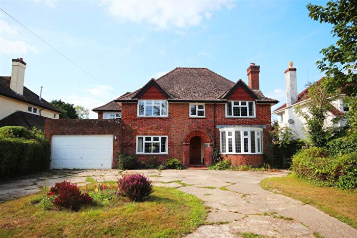 5 Bedroom Detached House To Rent In Rookes Lane, Lymington, SO41