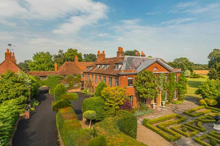 11 Bedroom Property To Rent In Broadcommon Road, Hurst, Reading, RG10