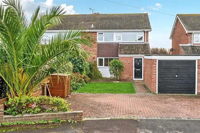 3 Bedroom Semi-Detached House For Sale In Purbeck Drive, Fareham, Hampshire, PO14