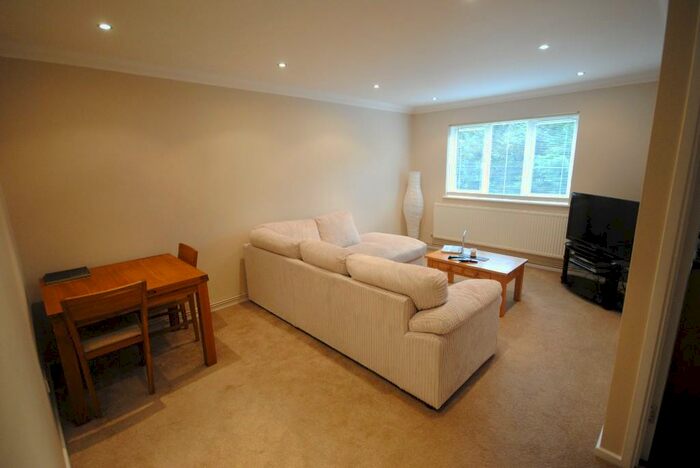 2 Bedroom Apartment To Rent In Barnard Road, Chelmsford, Essex, CM2