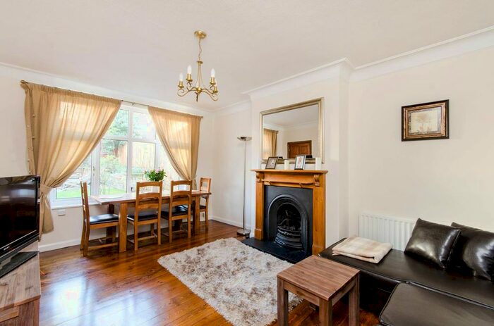 3 Bedroom Maisonette To Rent In Woodside, Wimbledon, London, SW19