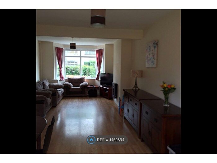 3 Bedroom Semi-Detached House To Rent In Knightsbridge Road, Solihull, B92