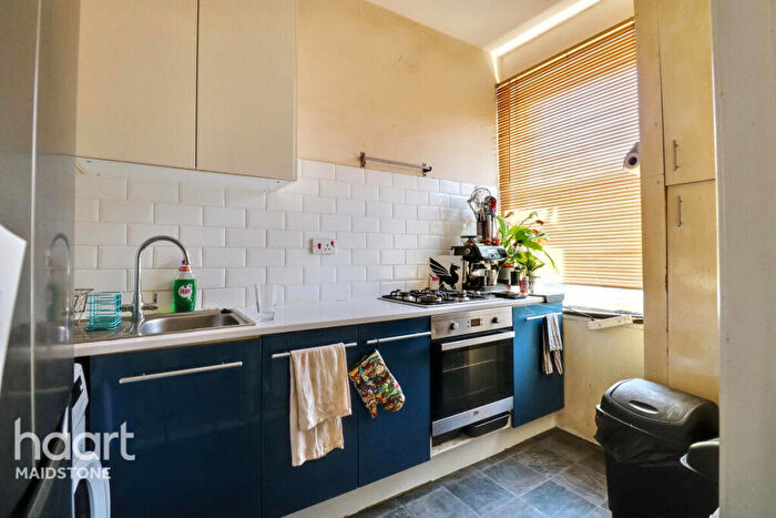 2 Bedroom Apartment For Sale In Tonbridge Road, Maidstone, ME16