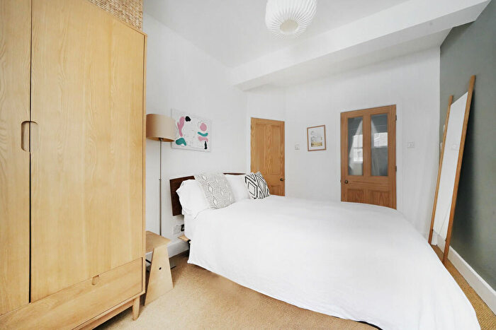 2 Bedroom Apartment To Rent In Petherton Road, N5