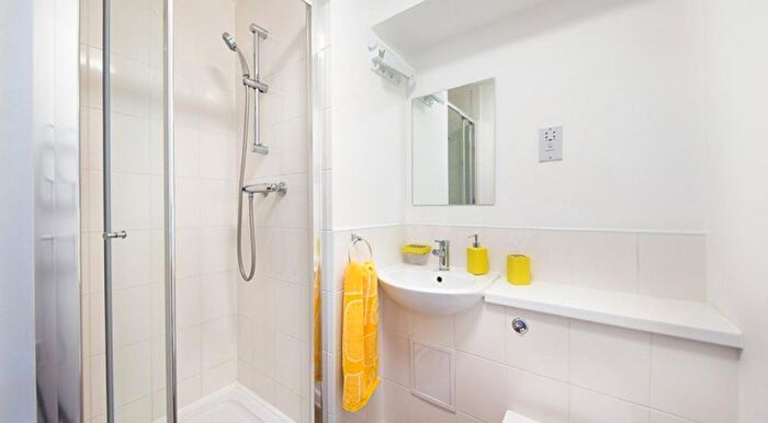 1 Bedroom Flat To Rent In Herne Hill, London, SE24