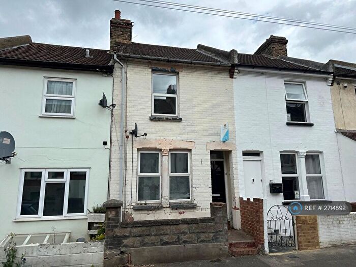 3 Bedroom Terraced House To Rent In Victoria Road, Chatham, ME4