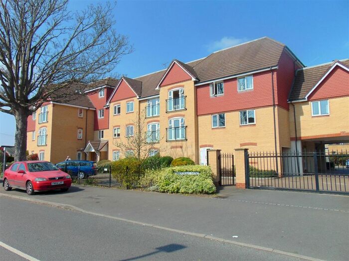 2 Bedroom Flat To Rent In Bower Way, Cippenham, Slough, SL1