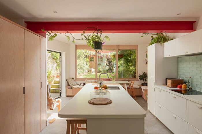 3 Bedroom Terraced House For Sale In Kelvington Road, Nunhead, SE15