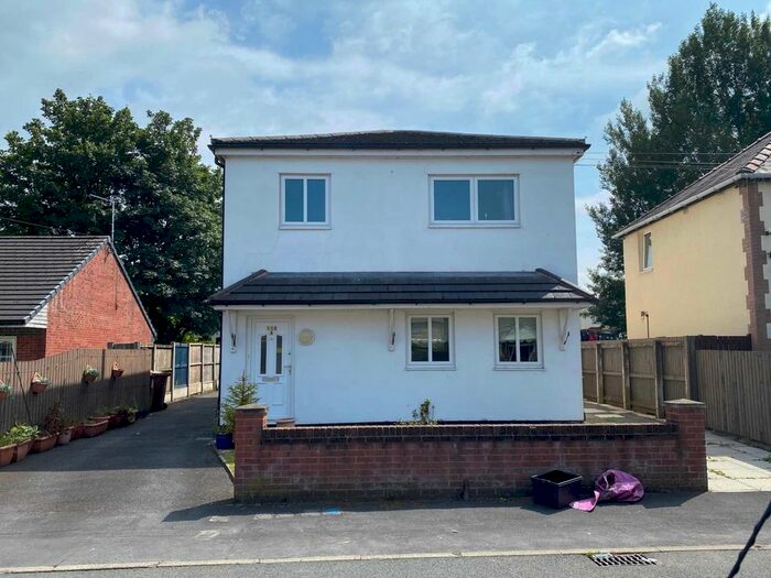 2 Bedroom Flat To Rent In Oak Avenue, Newton Le Willows, WA12