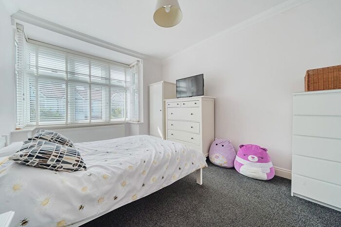 3 Bedroom End Of Terrace House For Sale In Derwent Road, London, W5