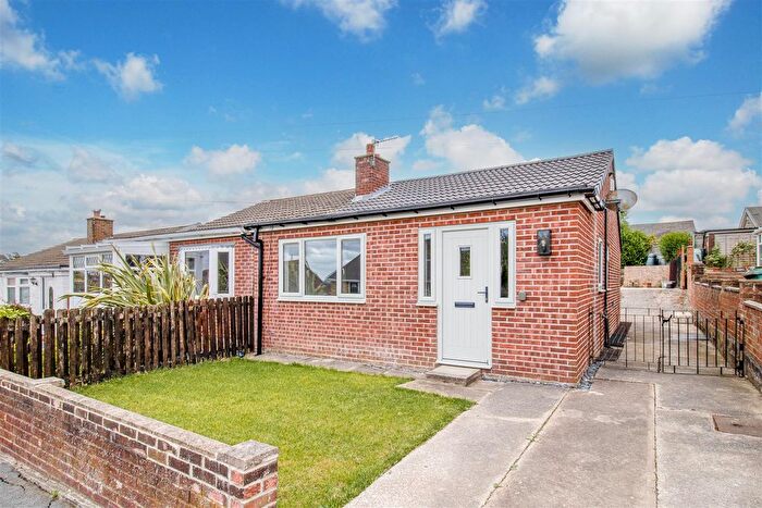 2 Bedroom Semi-detached Bungalow For Sale In Coxley View, Netherton, Wakefield, WF4