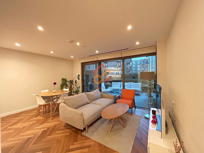 2 Bedroom Flat To Rent In Hampton House, Michael Road, London, SW6