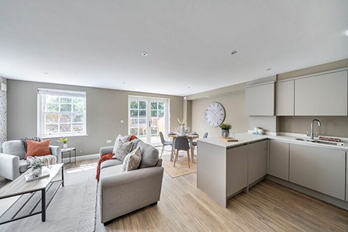 2 Bedroom Flat For Sale In Malt Lane, Bishop's Waltham, Southampton, Hampshire, SO32