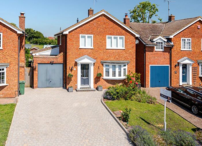 3 Bedroom Detached House For Sale In Tavistock Close, Woburn Sands, Milton Keynes, MK17