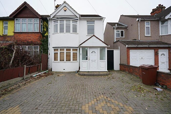 4 Bedroom Semi Detached House To Rent In Premier Avenue, Grays, RM16