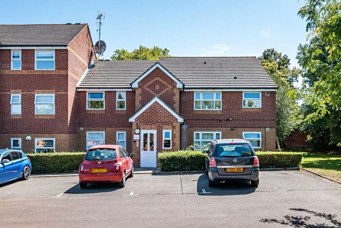 1 Bedroom Flat For Sale In Henry Doulton Drive, Tooting Bec, London, SW17