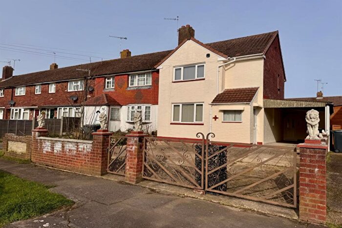 2 Bedroom End Of Terrace House To Rent In Yateley Close, Havant, PO9