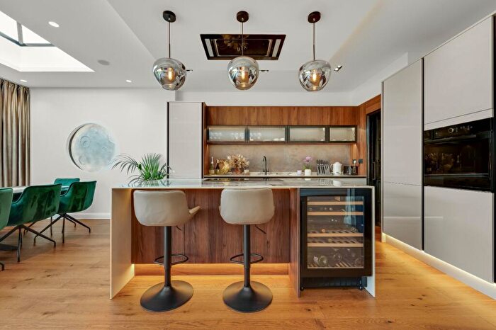 3 Bedroom Semi-Detached House For Sale In Greenwood Close, Thames Ditton, Surrey, KT7