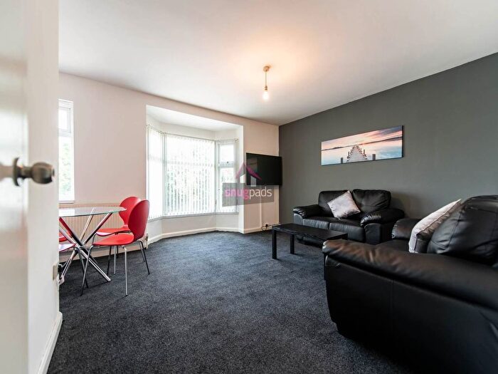 3 Bedroom Flat To Rent In Bolton Road, Manchester, M6